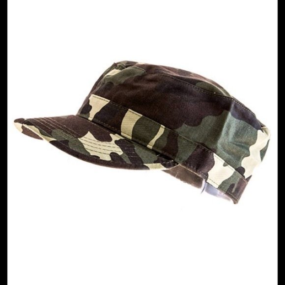 RESERVED***Short brim camo hat - Picture 1 of 1